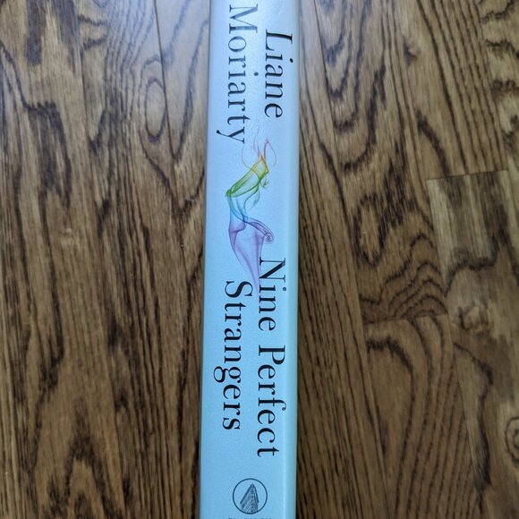 ๐๏ธ BUNDLE ONLY | Nine Perfect Strangers by Laine Moriarty - Picture 2 of 8